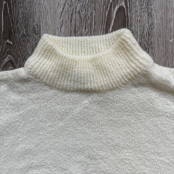 Vintage Lightweight Cream Turtleneck Sweater - Picture 4 of 5
